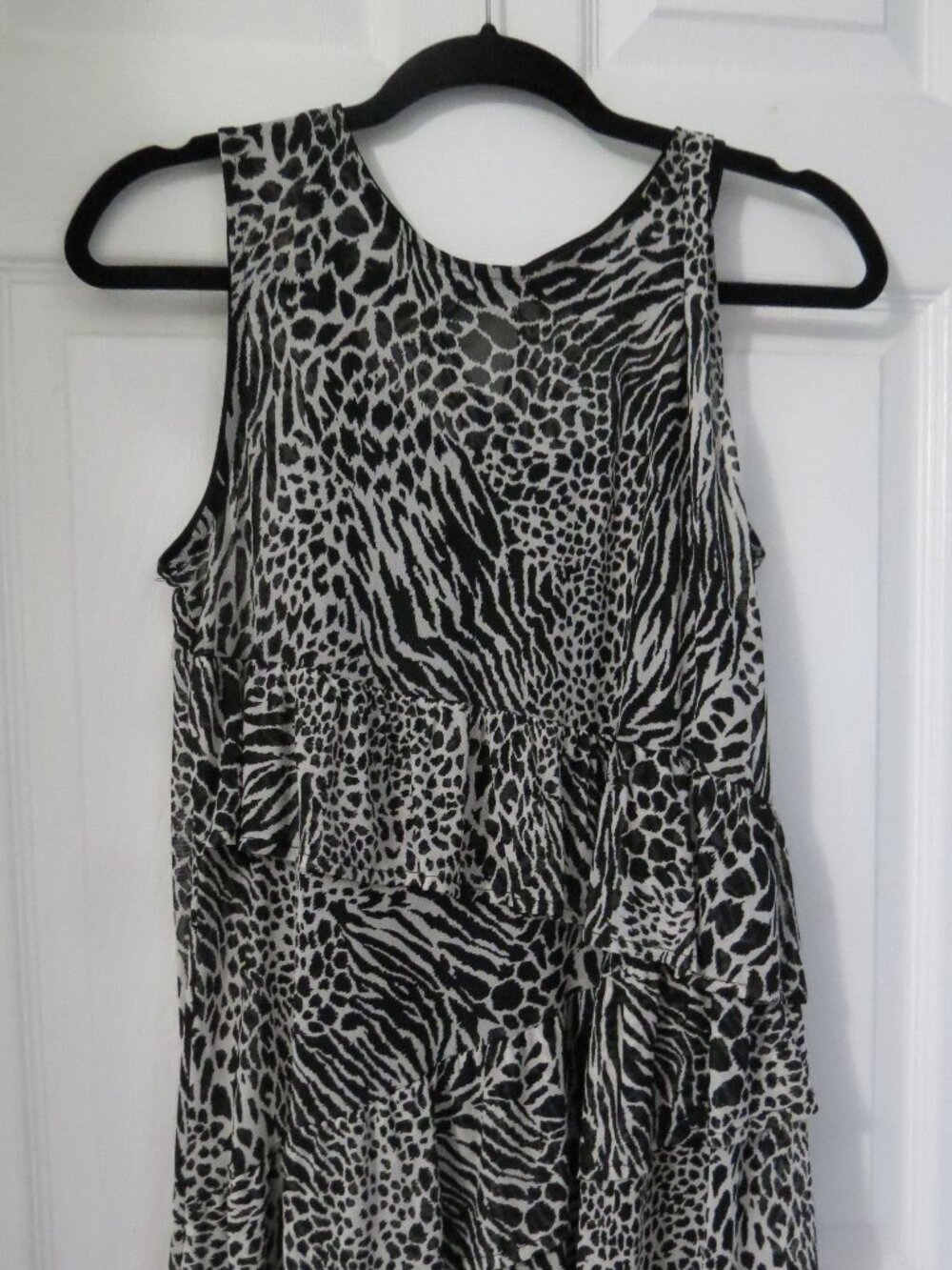 NWT Thalia Sodi Women's Size Medium M Black Whte Animal Print Ruffle Tank Blouse
